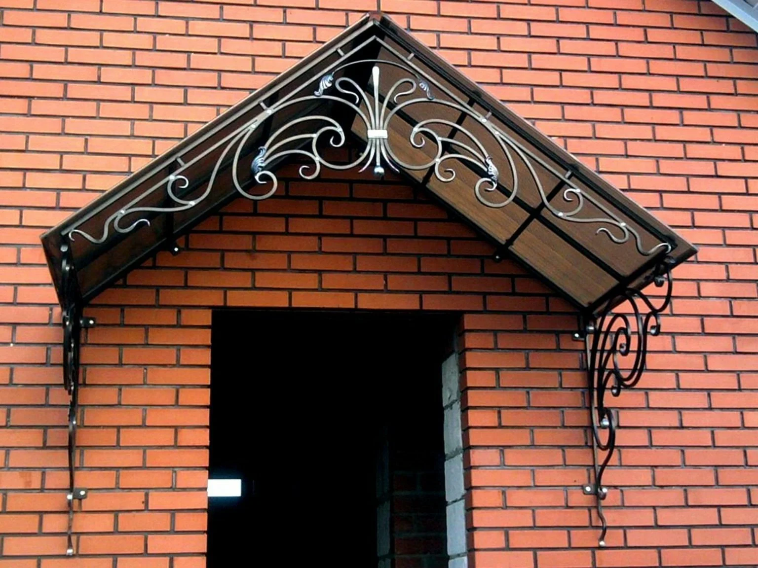 Как рассчитать бюджет на козырёк, перила и освещение для входной группы в Талдоме